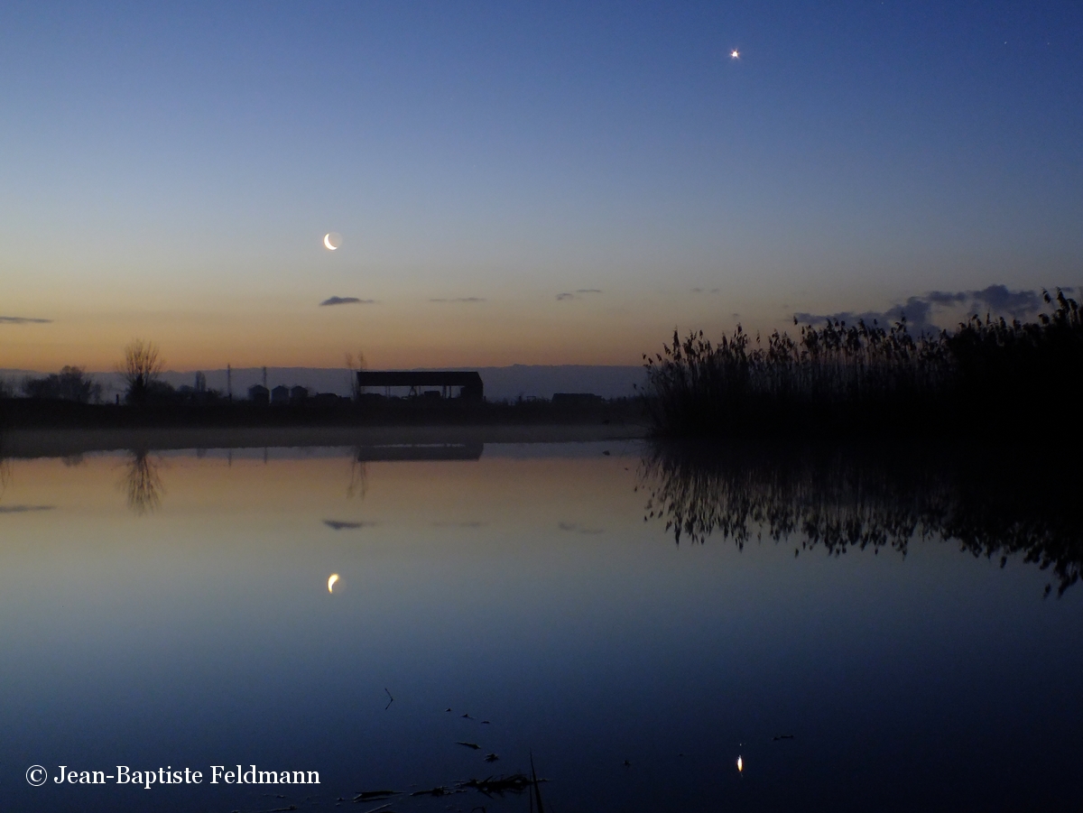 Photo Lune Vénus au-dessus d'un lac