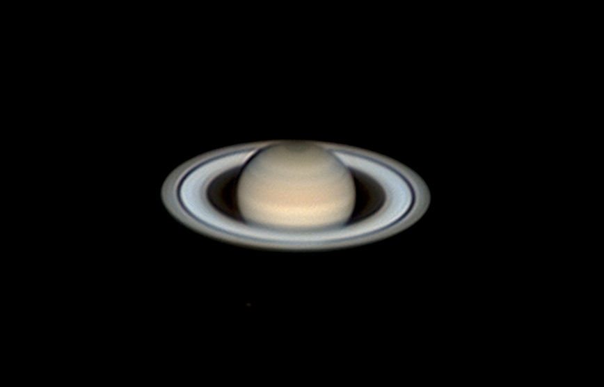 Image of Saturn by amateur astronomer Stéphane Gonzales. We can see the planet's cloud bands, rings, and the Cassini division.