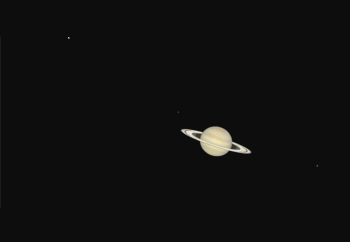 Dessin de saturne observée dans un télescope d'amateur.