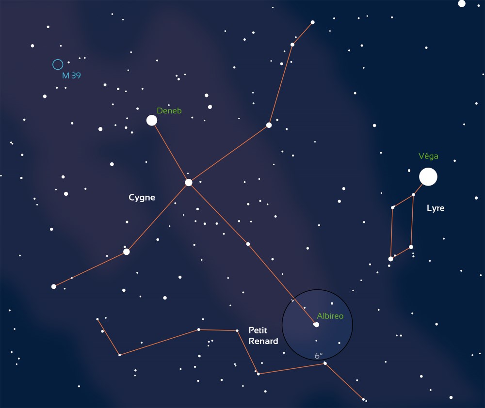 Carte des constellations du Cygne et de la Lyre.  Le cercle indique le champ de vision couvert par des jumelles.