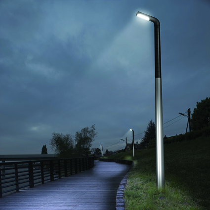 Illustration d'un lampadaire à LED en fonctionnement de nuit. Il émet de la lumière bleue nocive pour le sommeil.