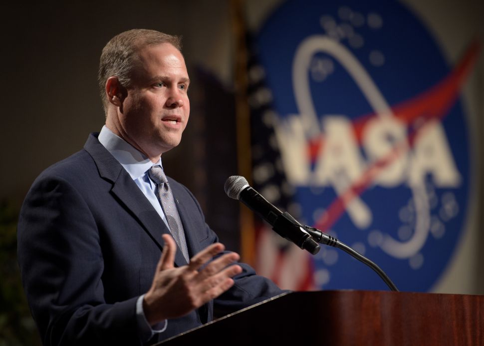 Photo couleur du dirigeant de la Nasa Jim Bridenstine lors d'un discours en 2018.
