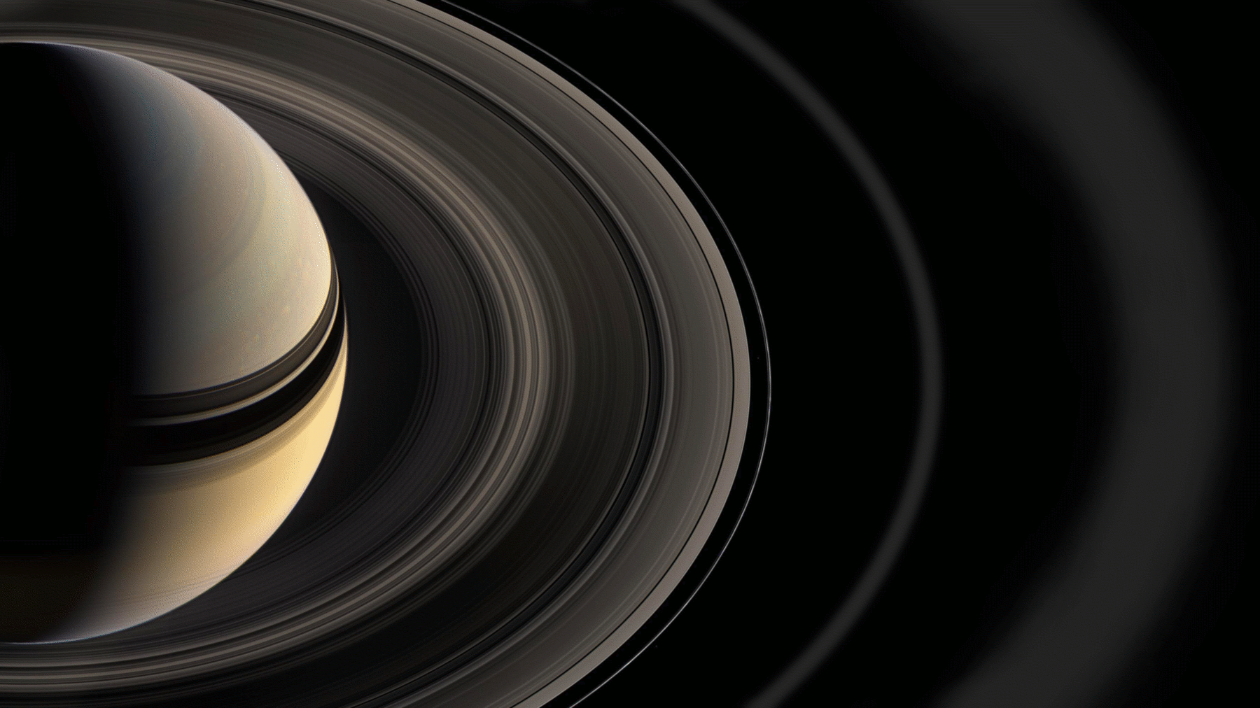 Animation qui montre les anneaux de Saturne et les nomme un par un.