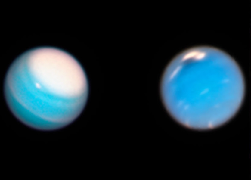 Sur fond noir, deux clichés d'Uranus à gauche et Neptune à droite pris par Hubble. Les deux planètes sont floues et dans des teintes de blanc et bleu clair.