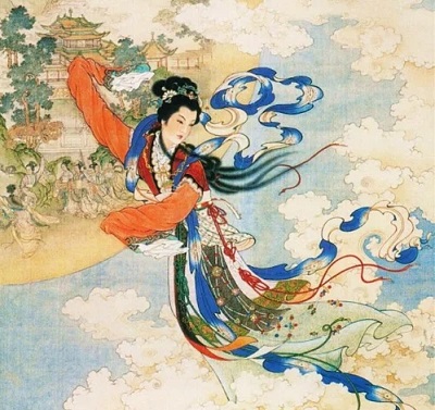 Peinture qui représente la déesse chinoise de la Lune Chang'e : elle a la Lune et le ciel bleu en fond et est représentée avec des cheveux noirs et une longue robe dans les tons rouge, bleu et vert.