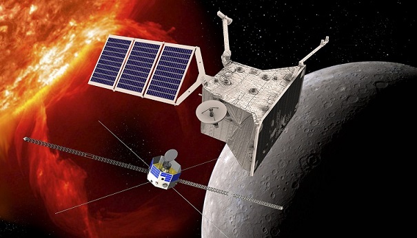 Dessin de la mission BepiColombo avec en fond en bas à droite un bout de Mercure, au centre le plus gros module MPO et à gauche le plus petit MMO.