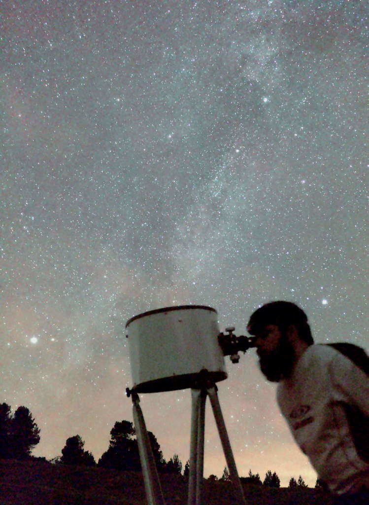 Photo observateur en montagne avec un télescope Dobson de 300mm.