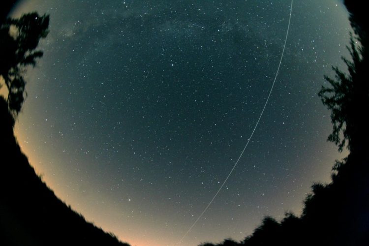 Combien De Tour De La Terre Fait L'iss En 24h