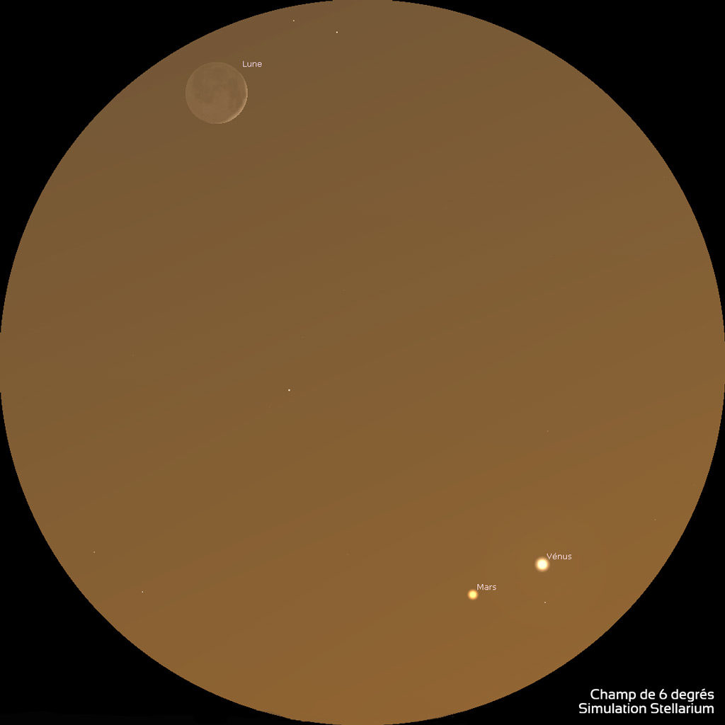 Illustration montrant Mars et Vénus proches l'une de l'autre en bas et à droite dans le champ d'une paire de jumelles 10x50, alors que le fin croissant de lune parée de sa lumière cendrée est en haut à gauche.