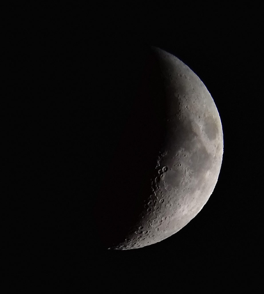 Photo montrant un croissant de Lune.