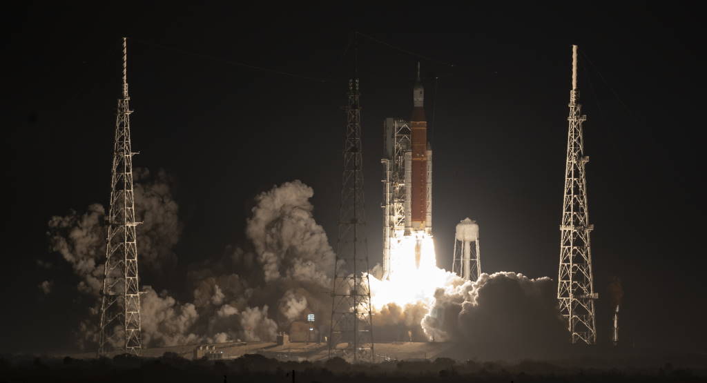 photo du décollage de la fusée SLS de la mission Artemis I