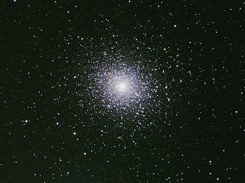 Observez l'amas globulaire M5 au télescope