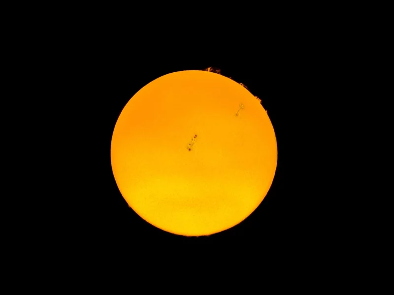 Observer le Soleil au télescope : comment faire et que voit-on ?
