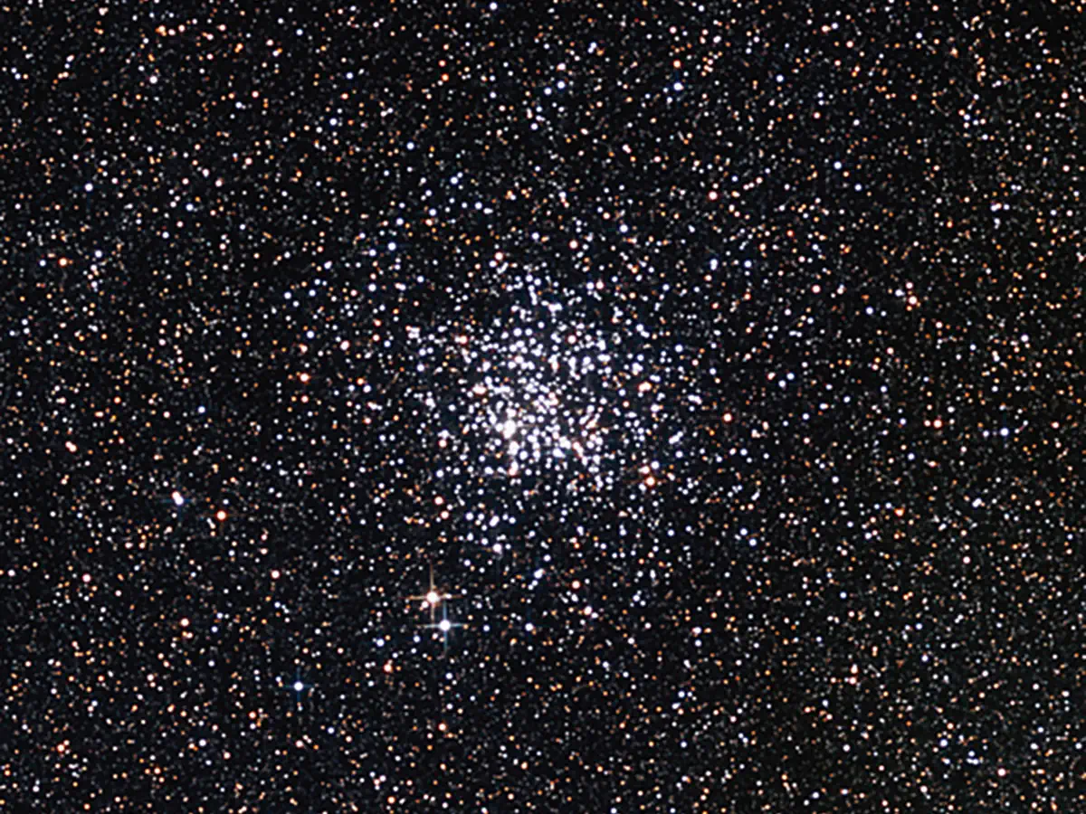 photo M11 l'amas du Canard sauvage par Brad Bates (extraite du livre Le Ciel au télescope)