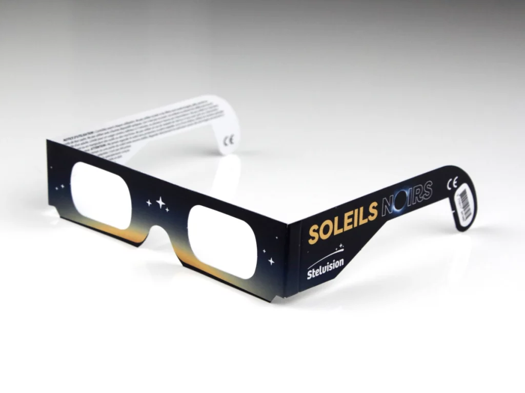 photo Lunettes d'éclipse Soleils noirs, vue 3/4 gauche