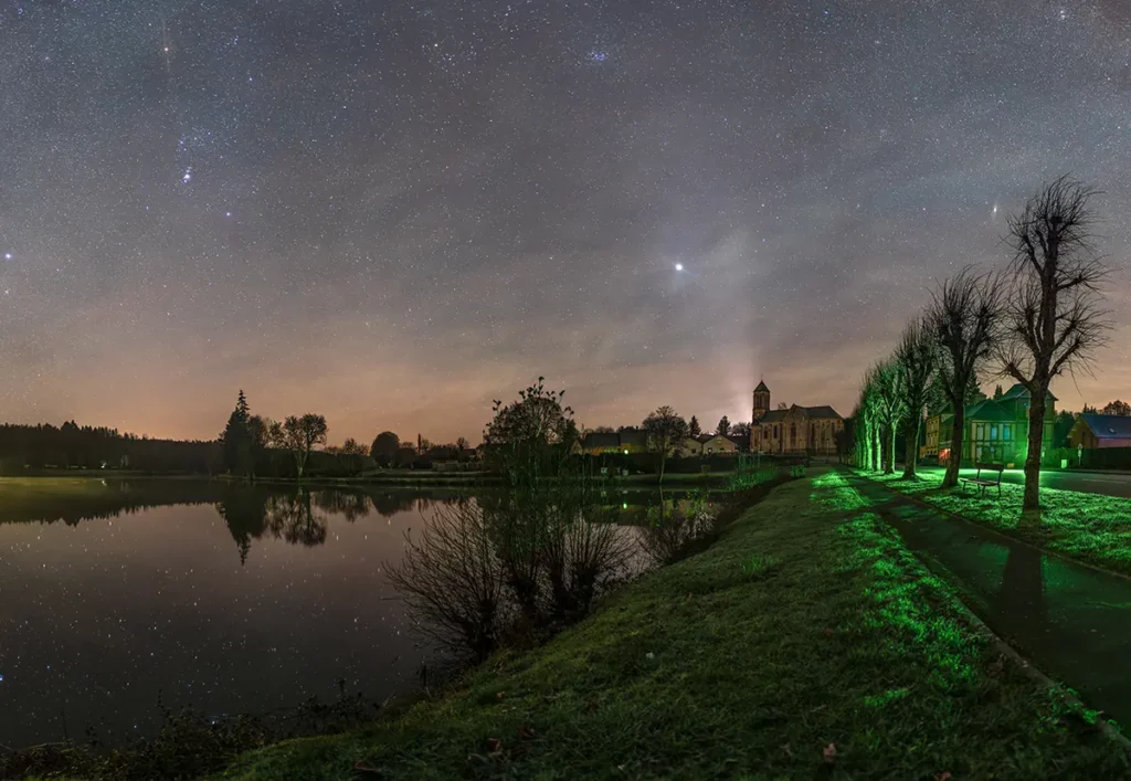 photo de Gwenael BLANCK montrant un ciel d'hiver avec Jupiter, les Pléiades et Orion.