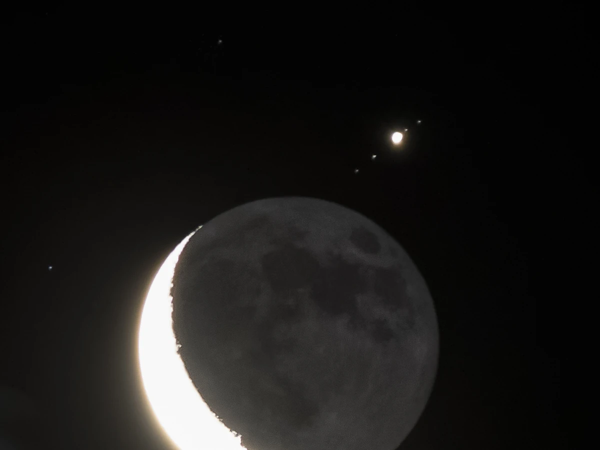 Photo prise lors d’un passage de la Lune devant Jupiter, où les quatre satellites galiléens sont visibles sous forme de quatre petits points. Photo : Cyril Sanchez.