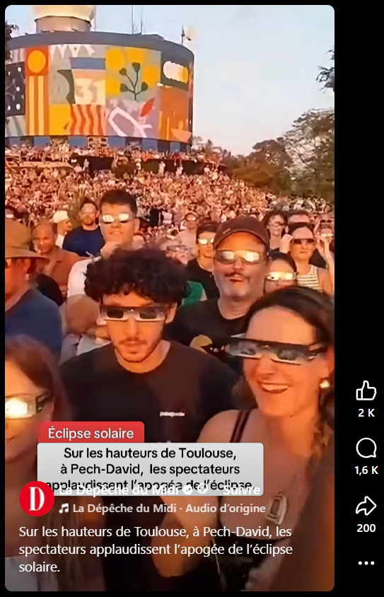 photo d'observateurs et d'observatrices portant des lunettes de protection pour voir l'éclipse du 12 août 2026.