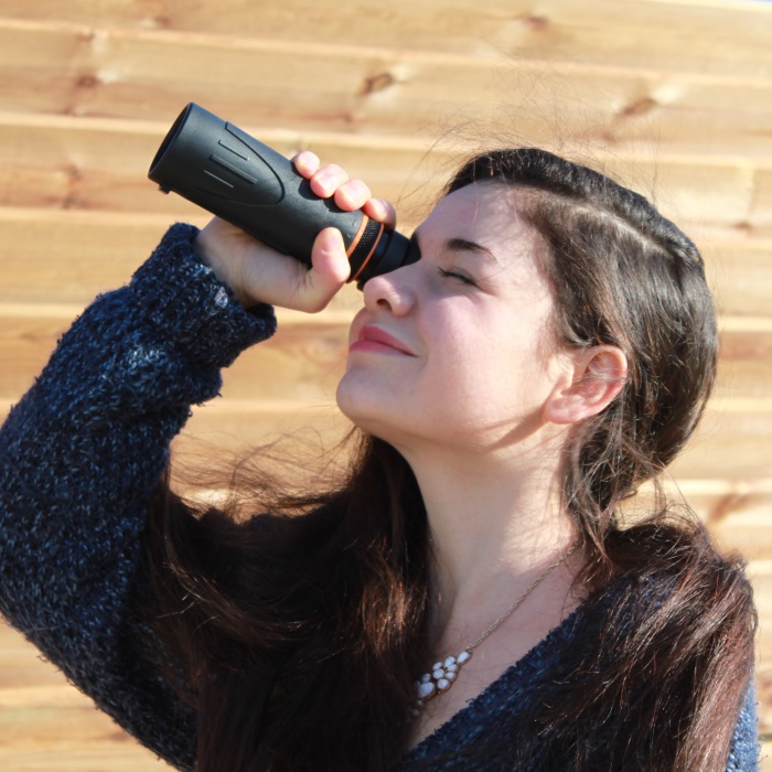 photo easyScope utilisé par une jeune fille