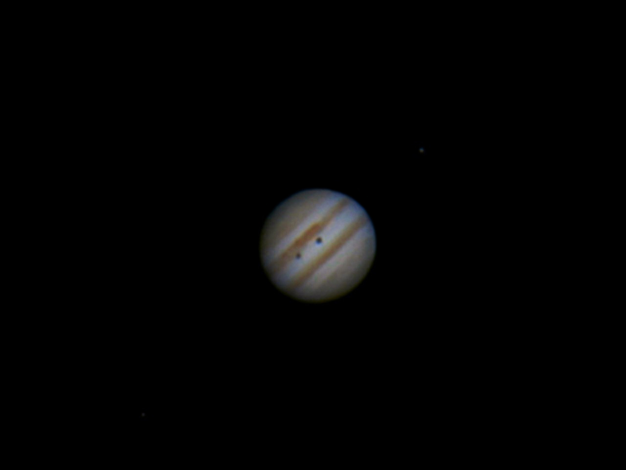 Deux taches sombres sur Jupiter le 31 mars 2015