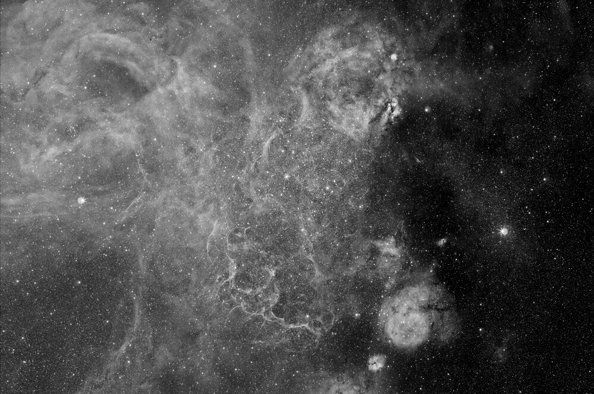 Nebulosités dans la voile, Gum 23 et nébuleuse du crayon