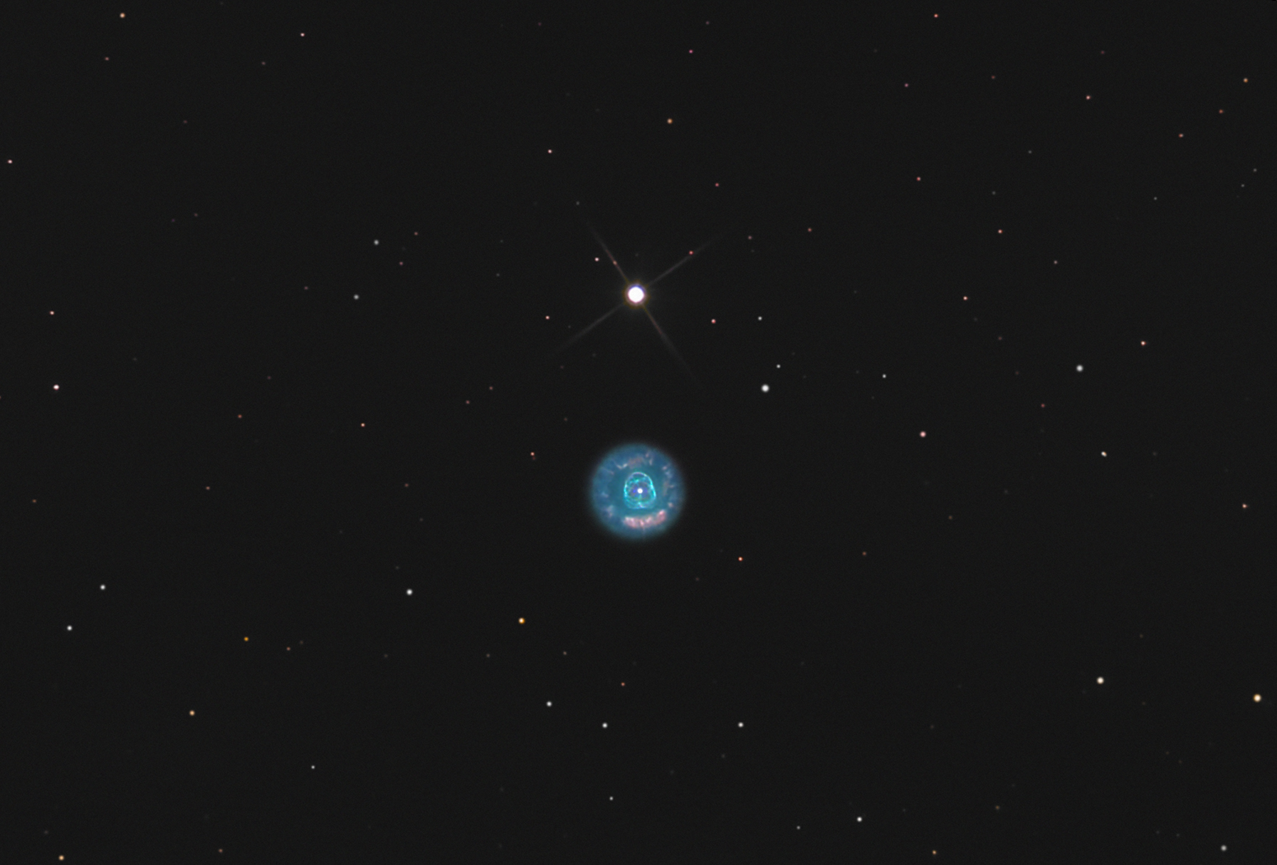 NGC 2392, la nébuleuse du Clown (ou nébuleuse de l'Esquimau)