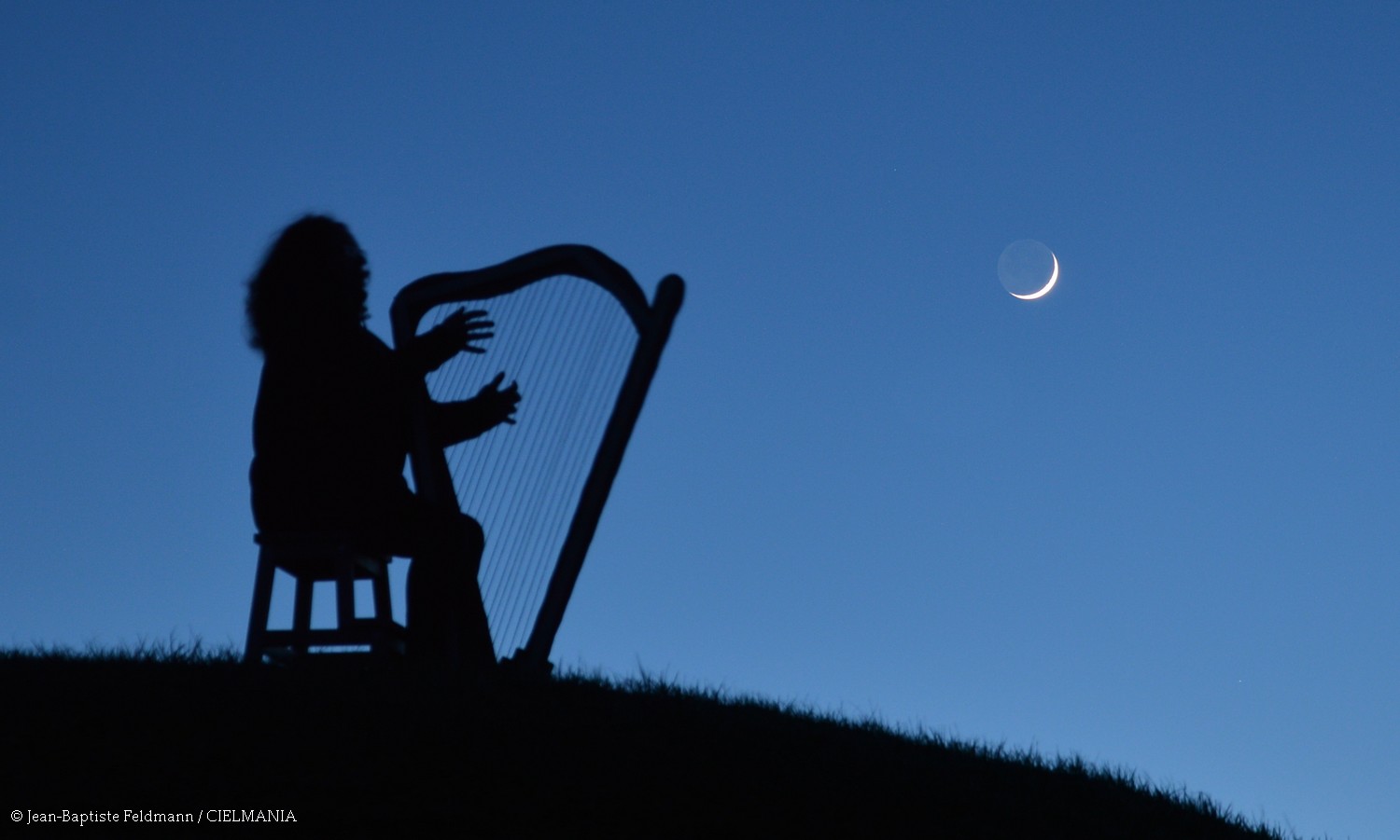 La jeune Lune et la joueuse de harpe