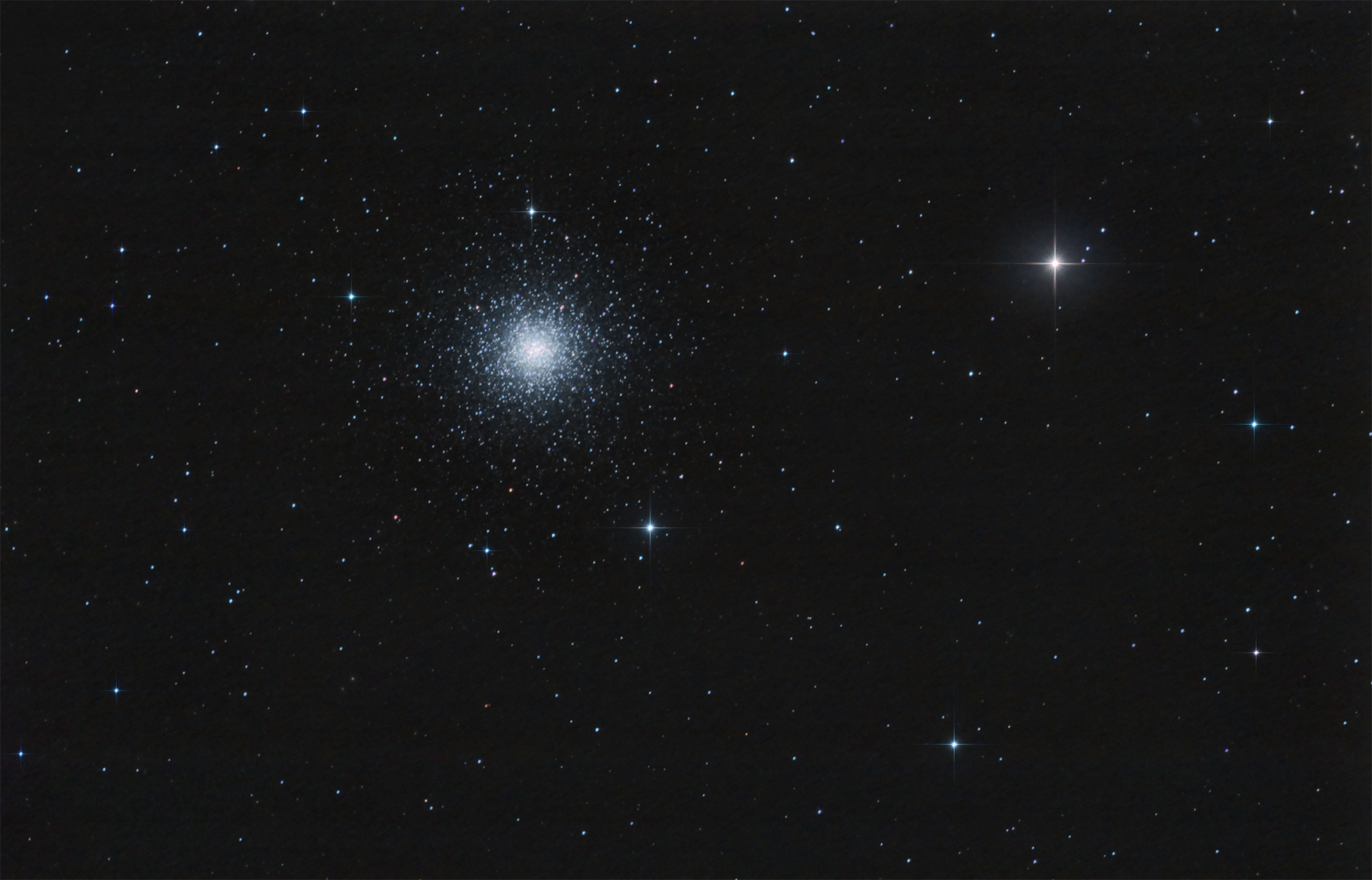 M3  Amas Globulaire situé dans la Constellation des Chiens de chasse 
