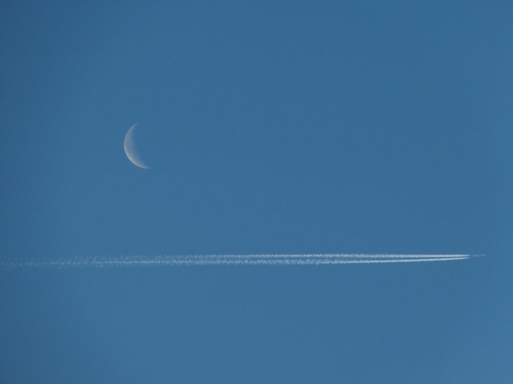 L'avion et la lune
