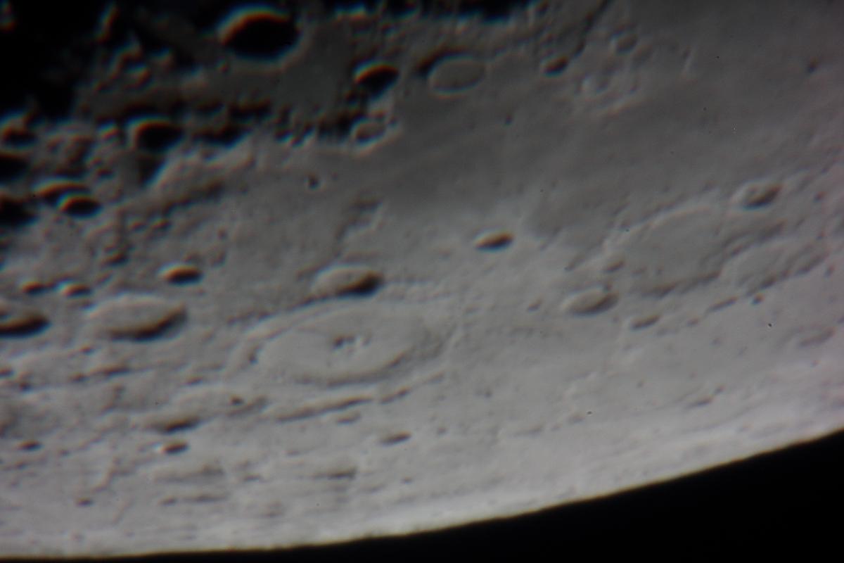 Lune14 avril 2013: cratères au sud
